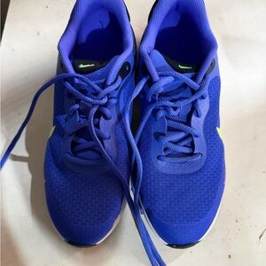 Girls Nike sneakers brand new size 5